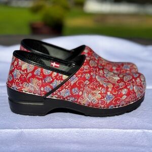 Sanita Jacyln Red Paisley Floral Clogs  “ Dansko ” Professional/ Healthcare